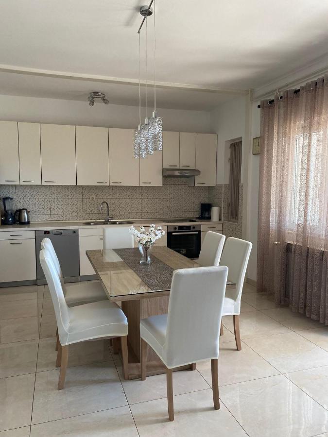 Apartment Viki Lozovac Exterior photo