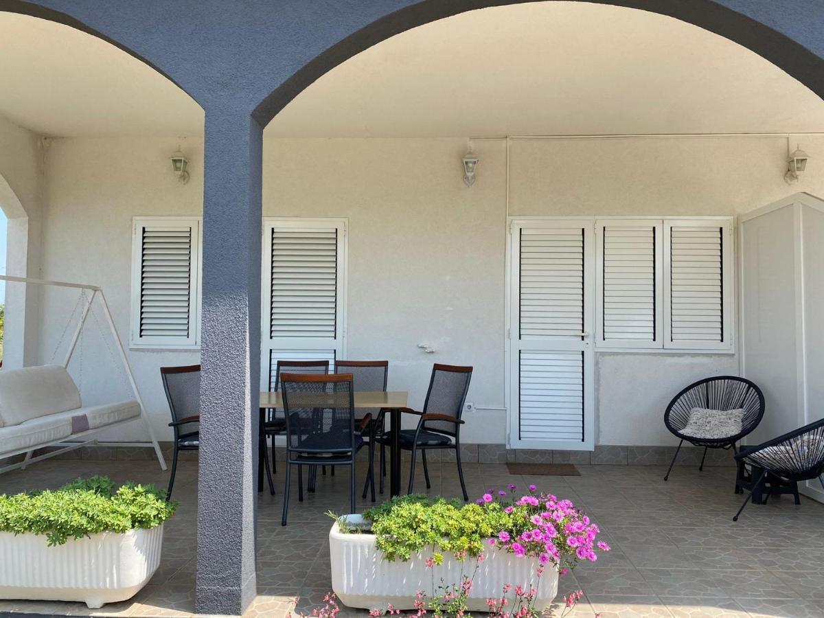 Apartment Viki Lozovac Exterior photo